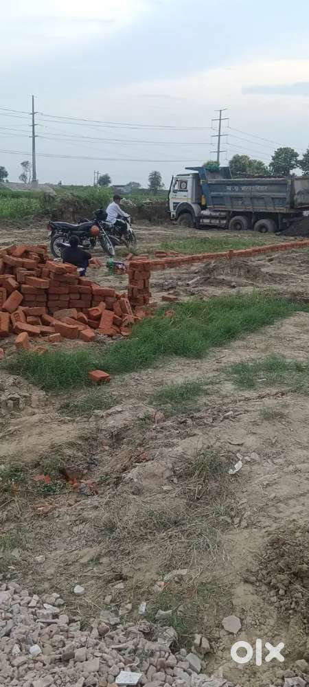 *18फीट के रास्ते पर 50 गज जमीन मात्र 8लाख में सुनहरा मौका नोएडा 145में