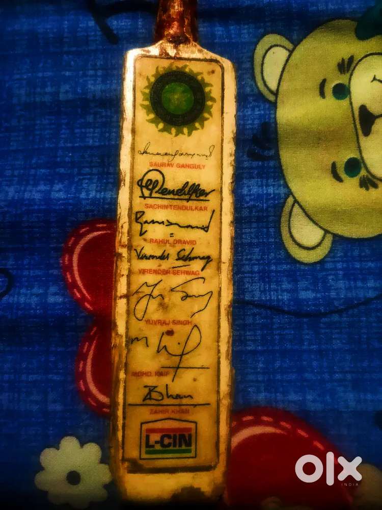 This bat has real sign  with company