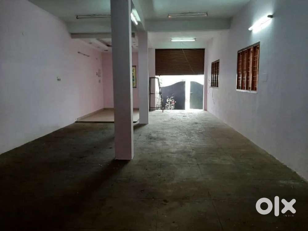 Godown available for rent in Alandur M.K.N Road