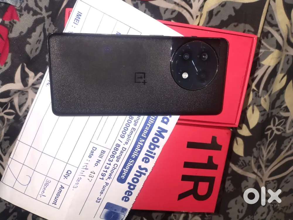 One plus 11r  with bill box nd charger