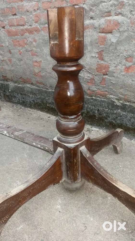 Wooden Dinning Table (Seesam ki ladki ka)