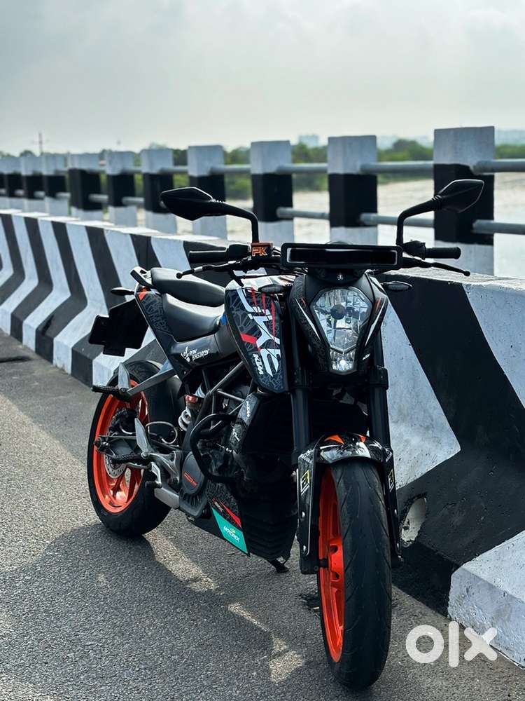 KTM Duke 200 (2017)-Showroom Condition, Neatly Maintained, Extras incl