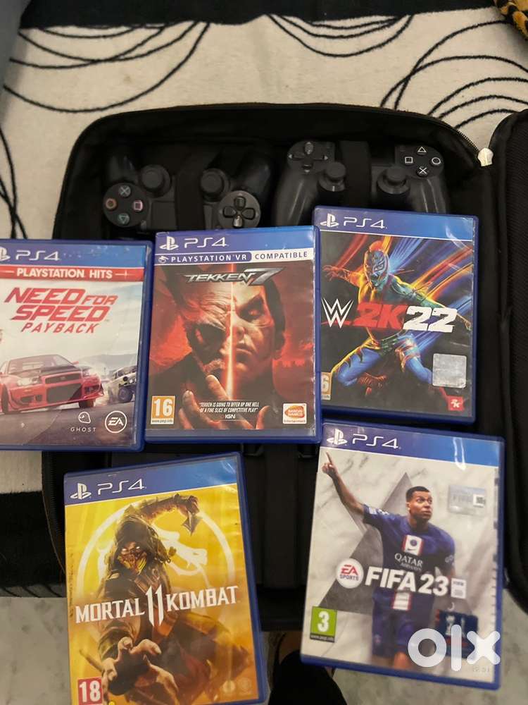 Sony PlayStation 4 With 2 controllers and 5 game discs and travel bag