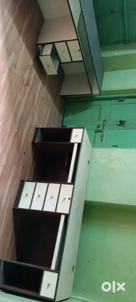 Wooden modular office table