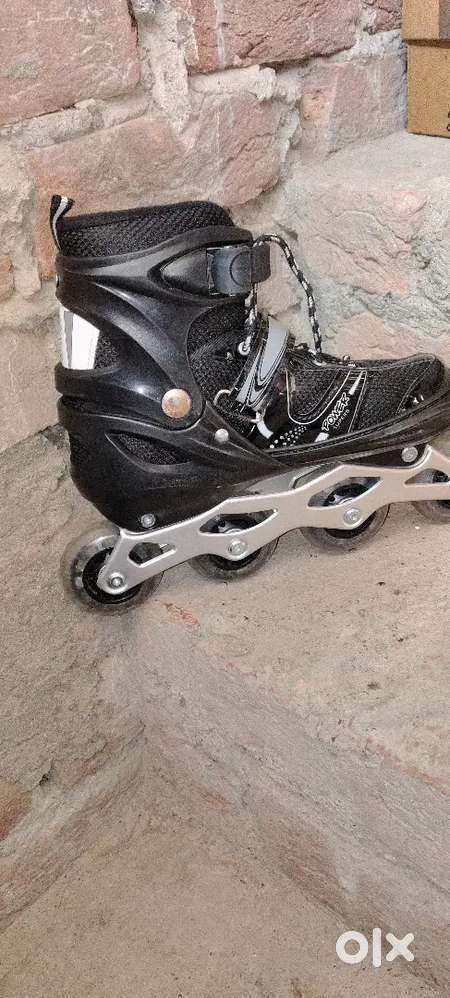 Skating shoes