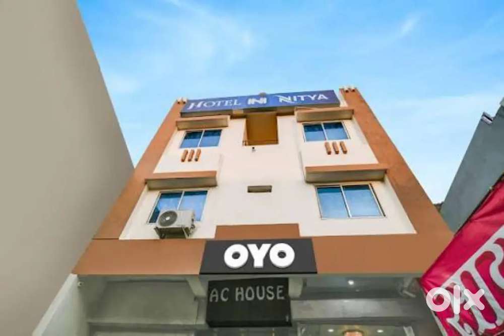 HOTEL में लड़के और लड़कियों की जरूरत है अधिक जानकारी के लिए संपर्क करे