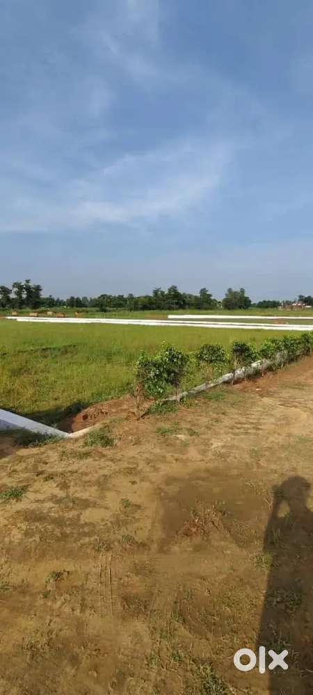 कुशीनगर से गोरखपुर रोड पर वाटर पार्क के पास प्लॉट