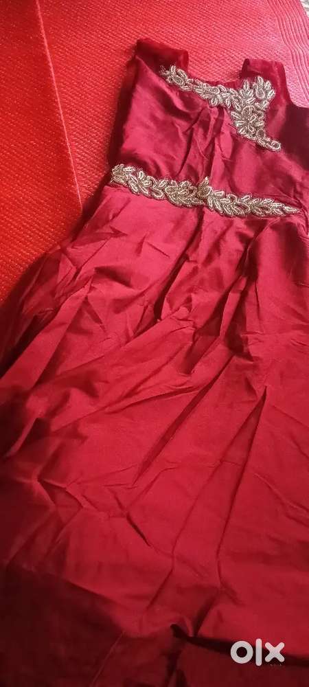 Parti wear gown marun colour