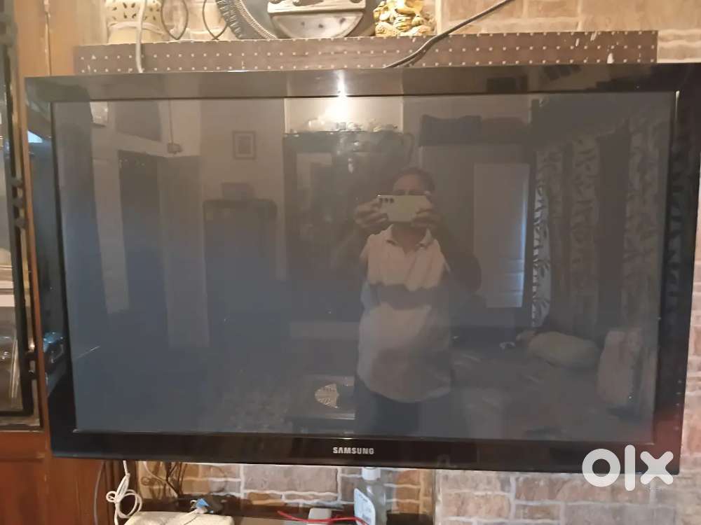 Samsung LeD tv 42inch selling