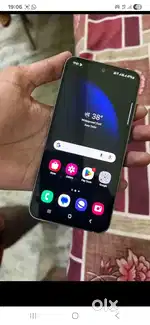 Samsung s23 fe phone. Very smooth phone it's very mint condition