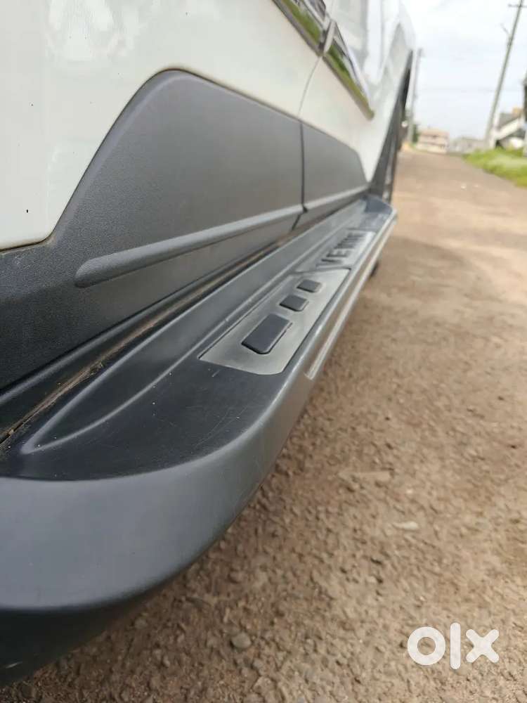 Venue car side door footstep