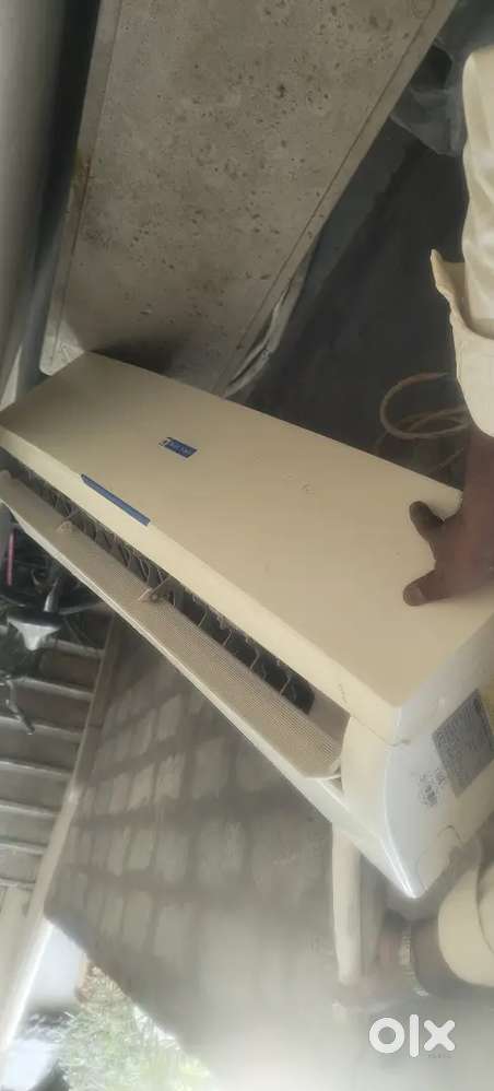 Bluestar 1.5 ton 3 star non inverter AC