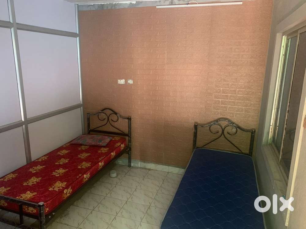 BHARATH MENS PG HOSTEL SHARING ROOMS