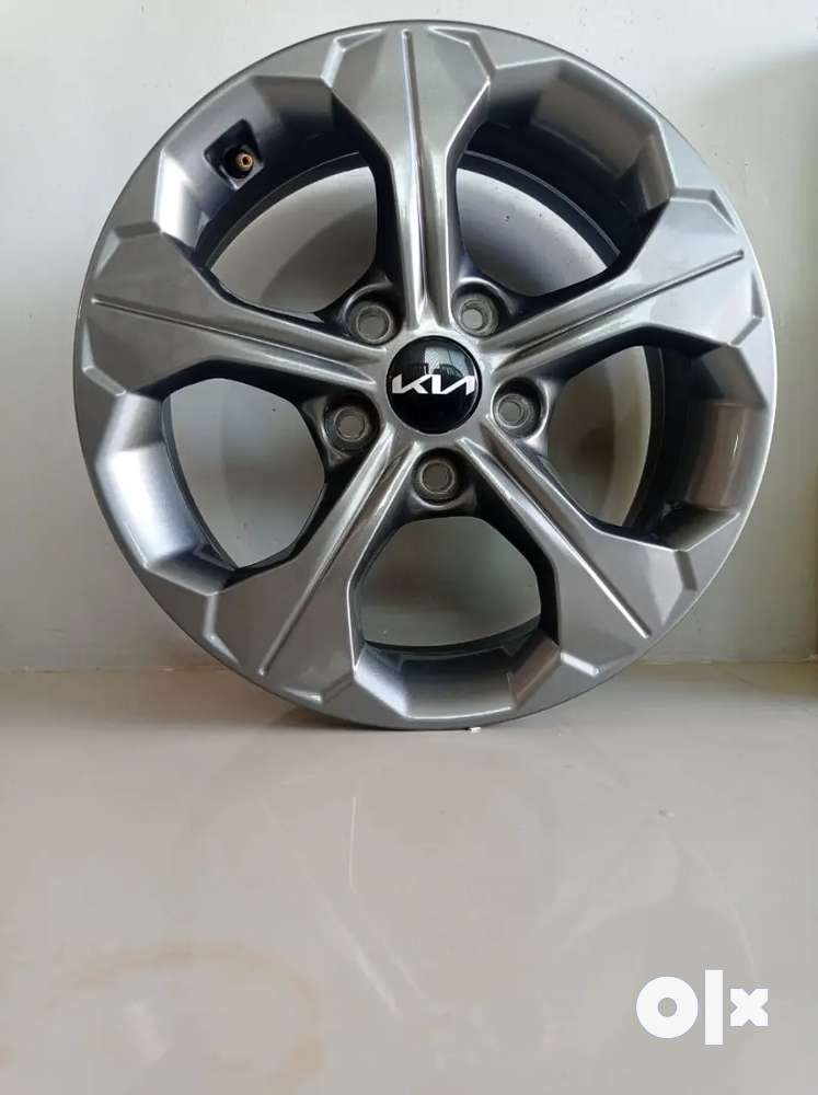 kia seltos company alloy wheels with tyres