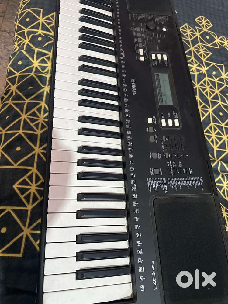 Yamaha key board PSR E373