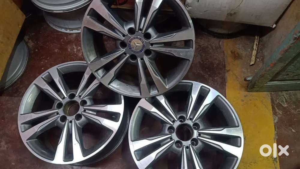 17 MERCEDES BENZ ALLOY WHEEL