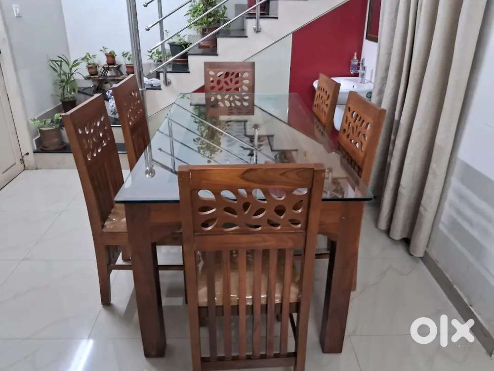 Dinning Table With Chairs