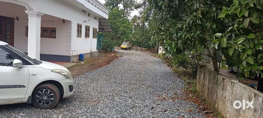 അങ്കമാലി റയിൽവേ സ്റ്റേഷനിൽ നിന്നും 1 km ദൂരത്തിൽ 5 സെൻ്റ് മുതൽ