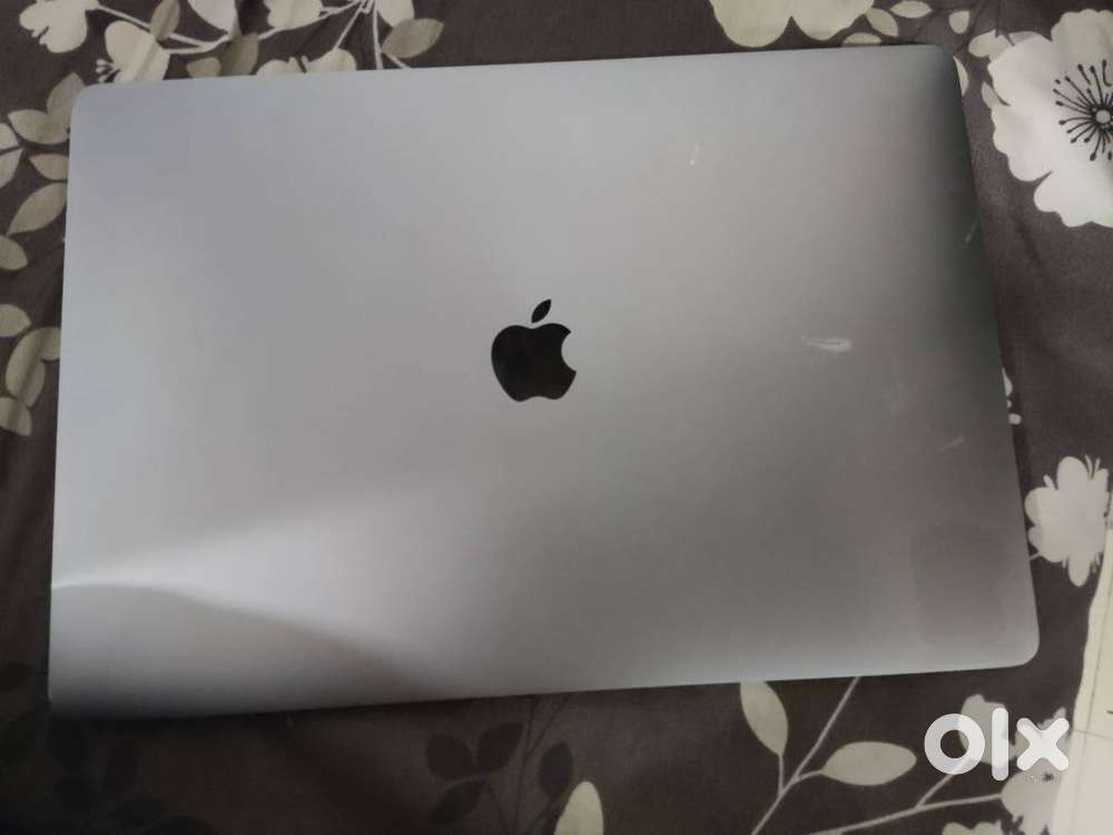 MacBook Pro 15 inch 2018 16Gb Ram 256Gb SSD i7 processor 4 port