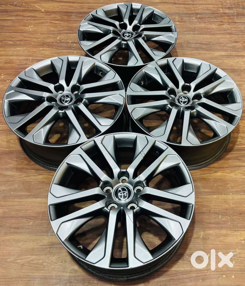 18 inch hycross wheels set of 4 used in mint condition