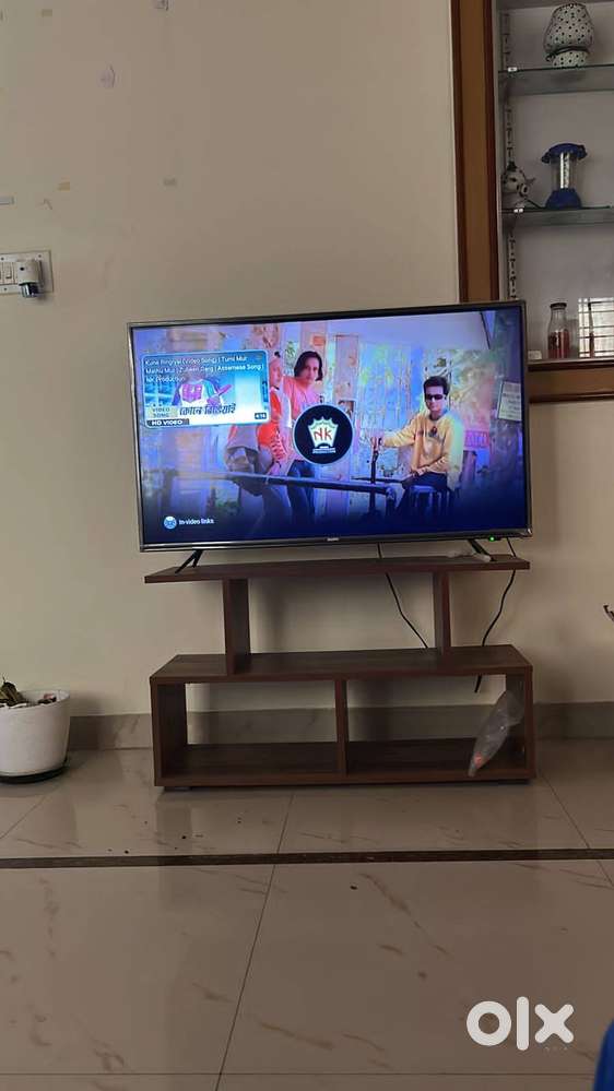 Flat television