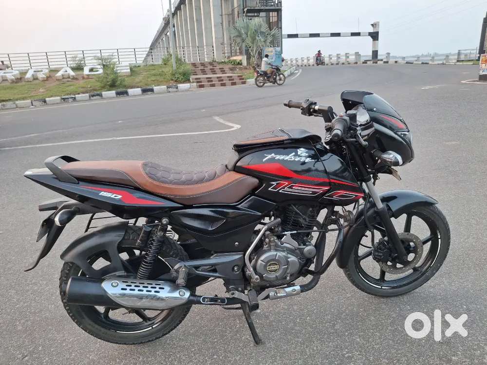 BAJAJ PULSAR BS4