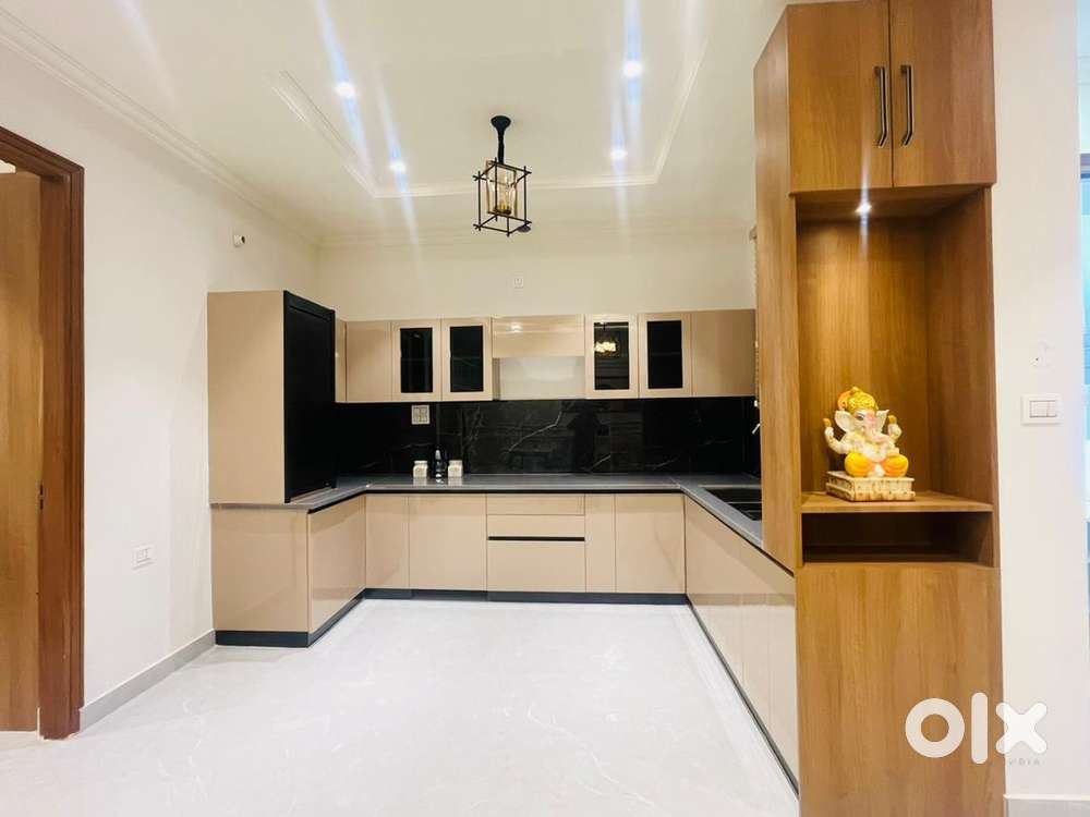 Luxury 3BHK with Balcony fully independent (owner free) 3HK for rent.