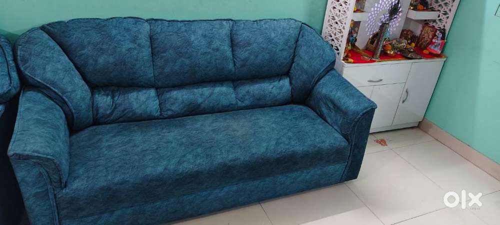 Comfortable 5 seater(3+1+1) sofa in good condition available for sale