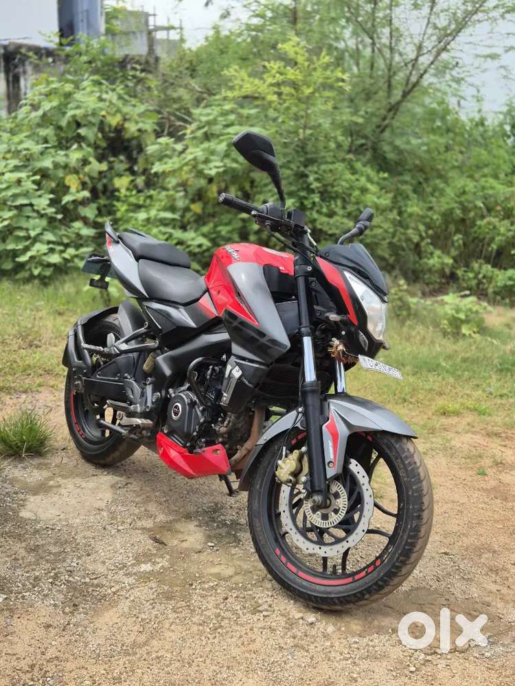 PULSAR NS 200 RED