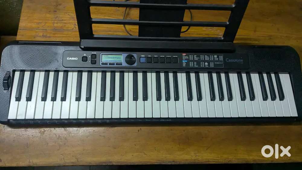 Casio CTS 300 PORTABLE KEYBOARD