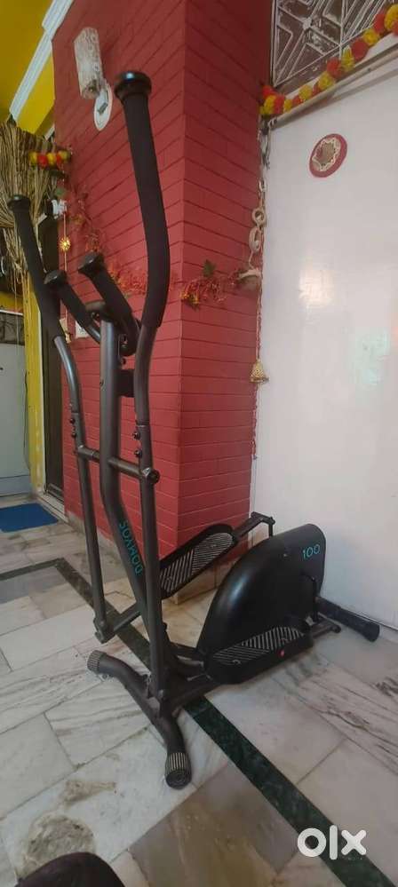Cross Trainer  in excellent conditon ( Branded)