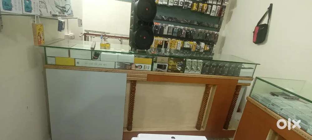 Furniture table with waterproof plywood and it comes with six drawers