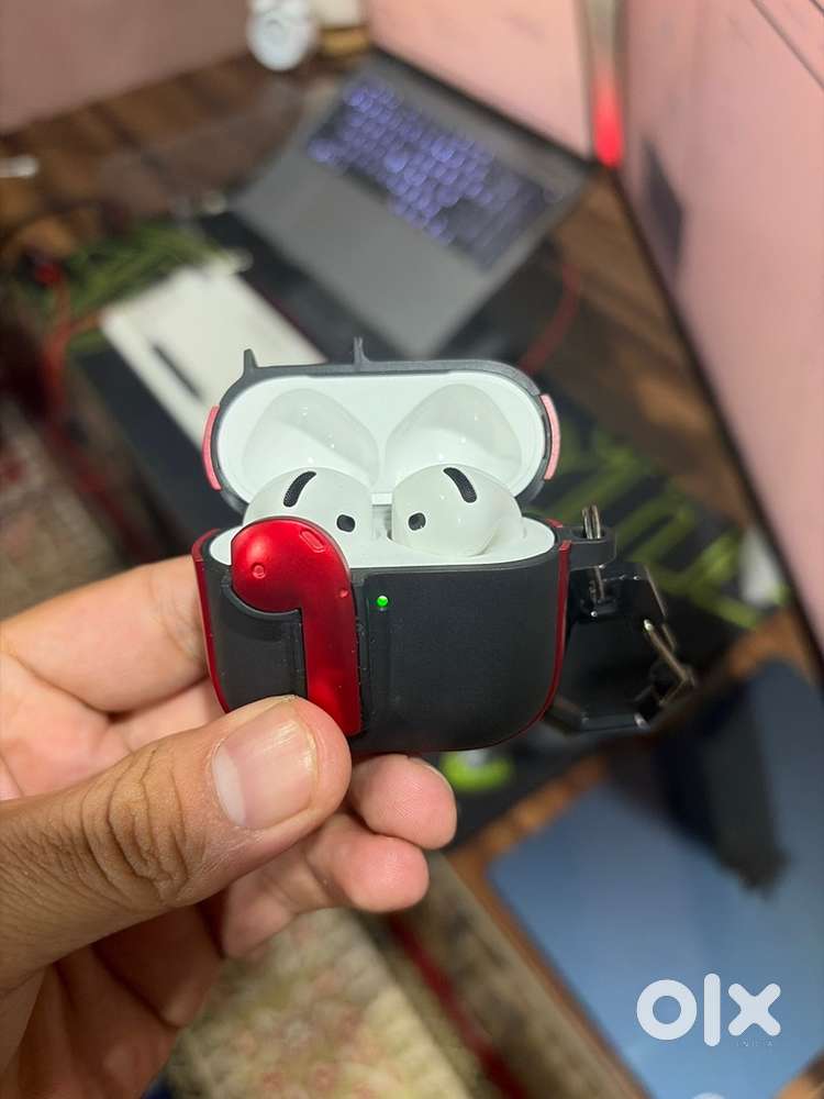 Airpods 4 with Active Noise Cancellation