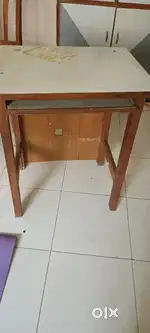 Computer table