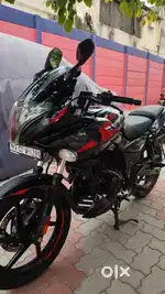 BAJAJ PULSER 220  BS6 ENGINE IN GOOD CONDITION