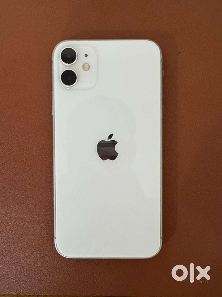 Apple iPhone 11 White 64GB – Excellent Condition  Box & Charger