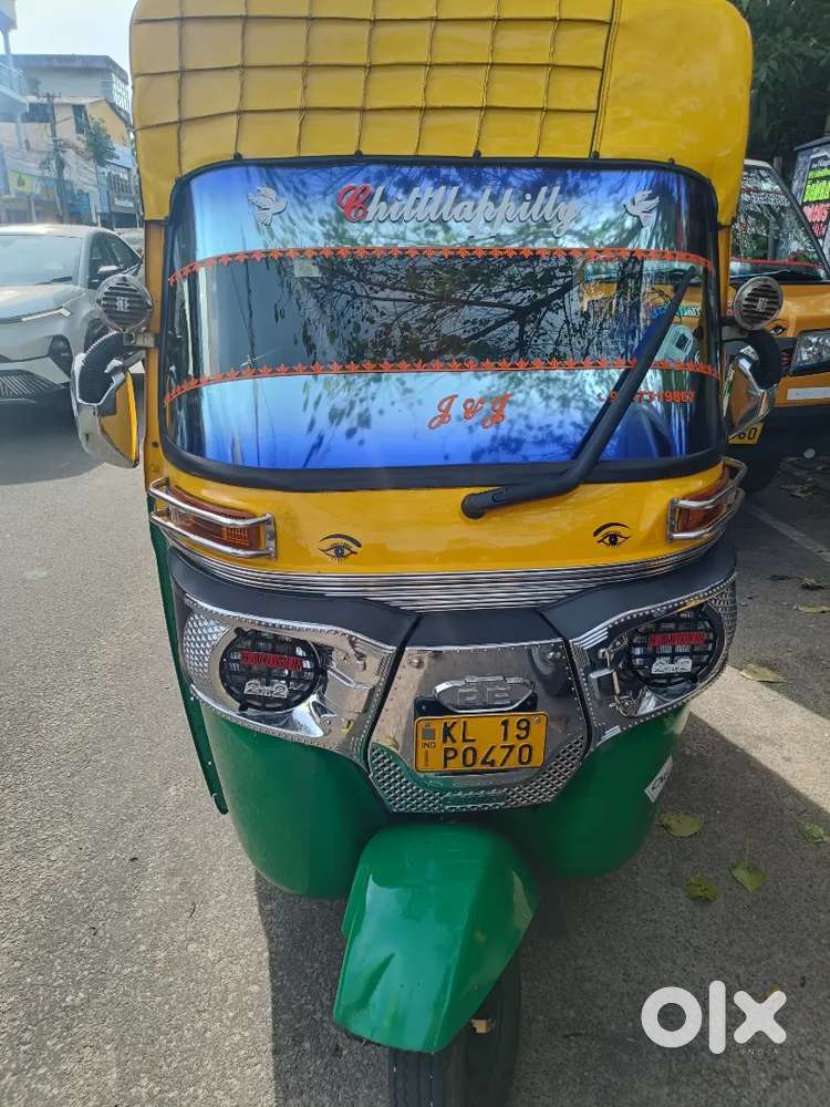 Bajaj 2023 last model.very smooth driving smooth engine