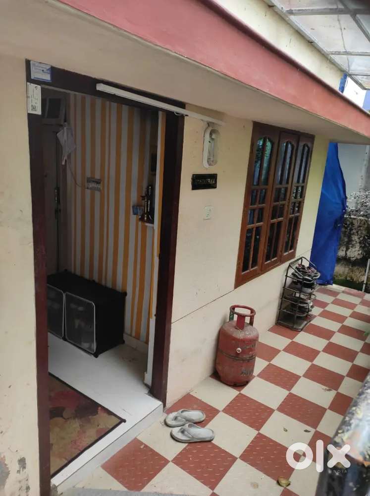 Independent house for sale in Kowdiar