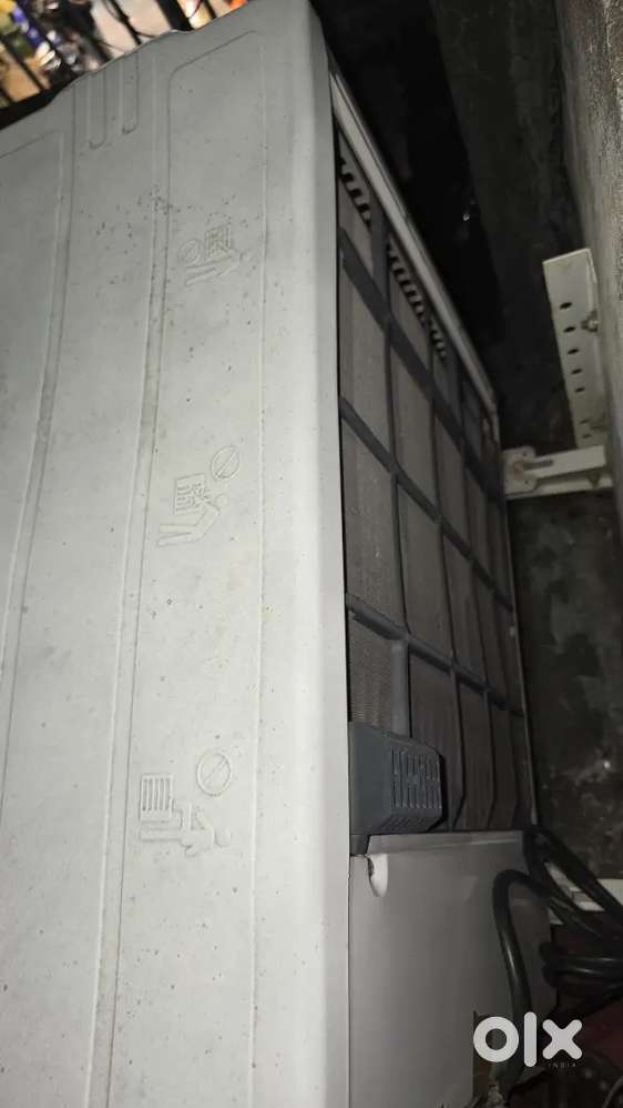 OG 1 Ton Split Inverter AC - Great Condition (with copper pipe)