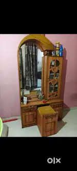 Shokesh and dressing table and bed