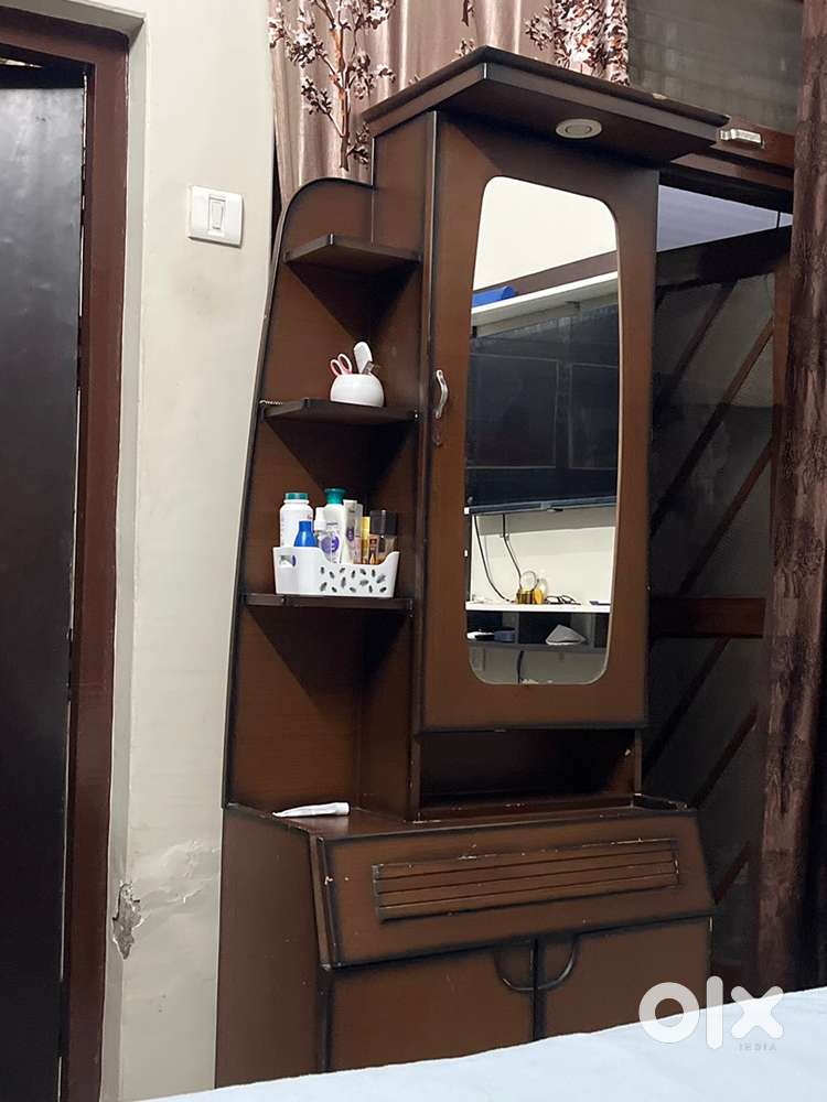 Dressing table