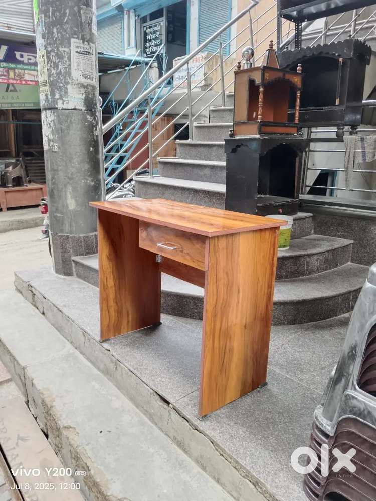 Computer table
