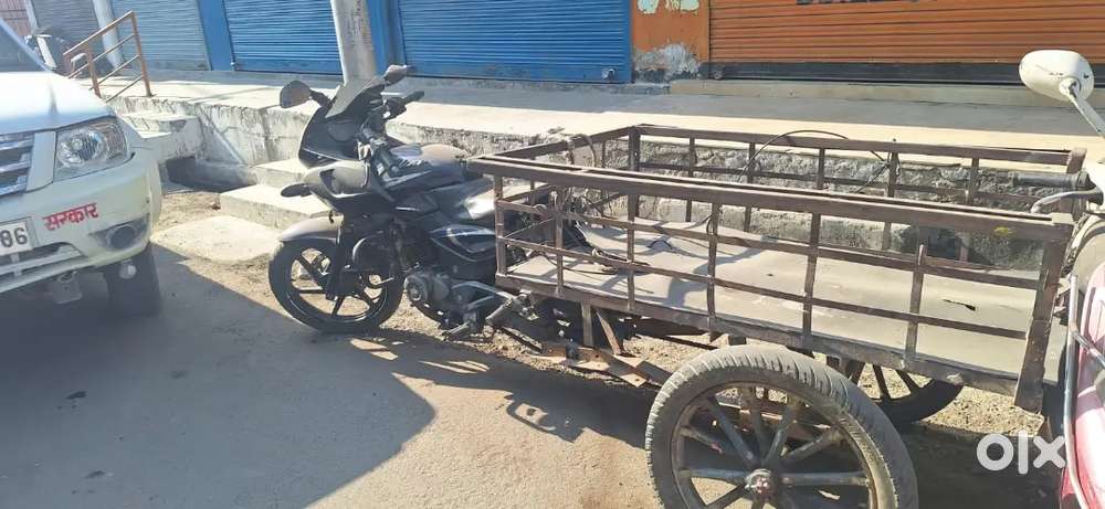 Pulsar 220 with rikshaw fitted in Good condition