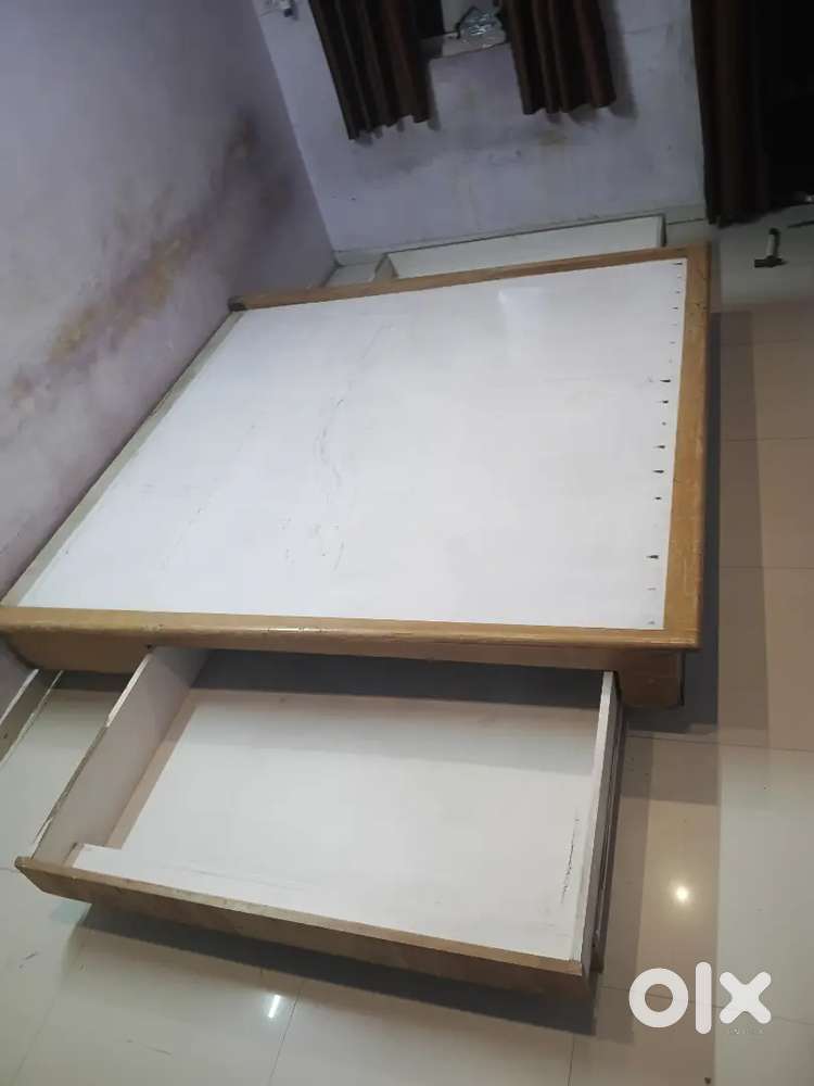 King size 6x6.5 Double bed and big size kabot 4x7 deep 2 ft