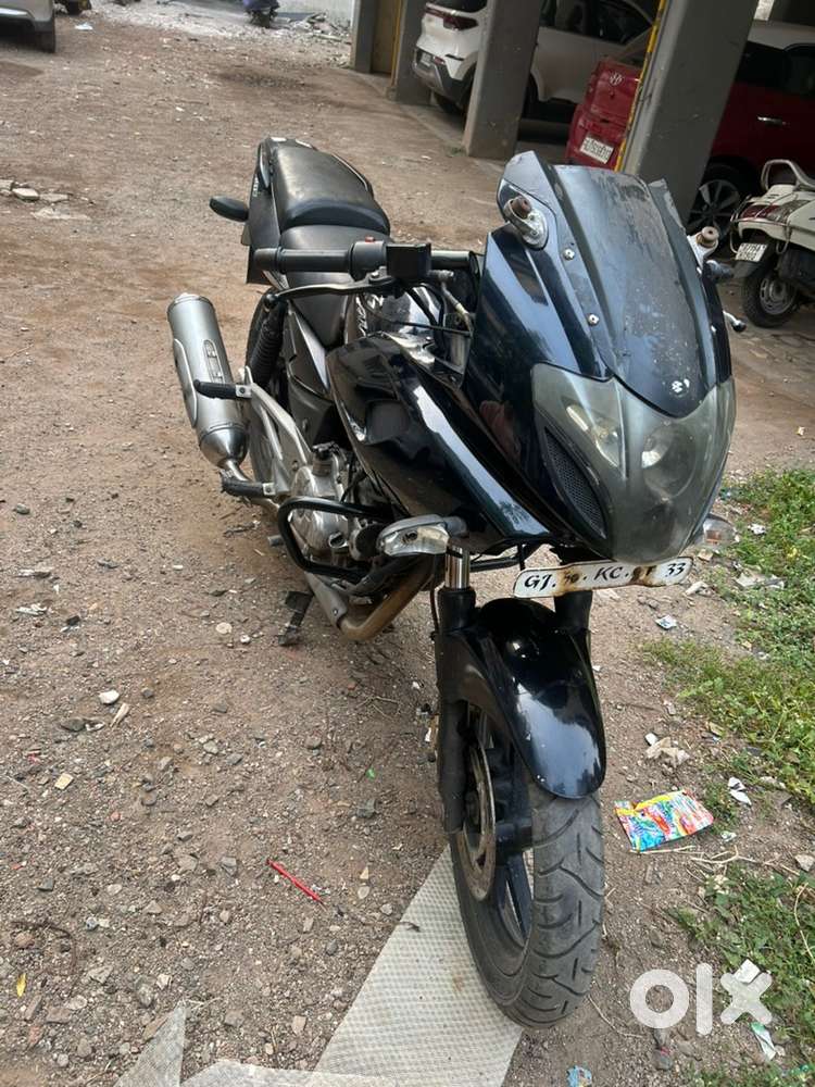 Bajaj palsur 220