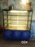 Cake display freezer