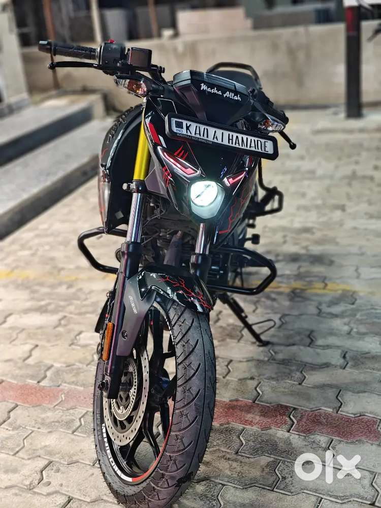 Pulsar N160 single seat 4 months old