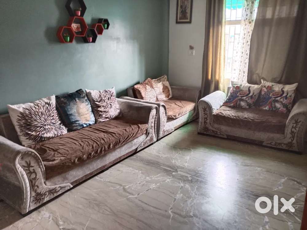 7 seater sofa set with cushions