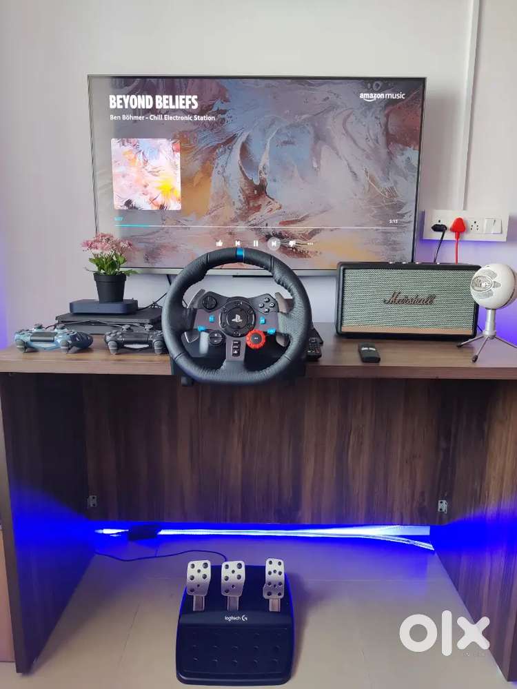 Logitech G29 (PS3 and PS4 only) - less than 2 years old