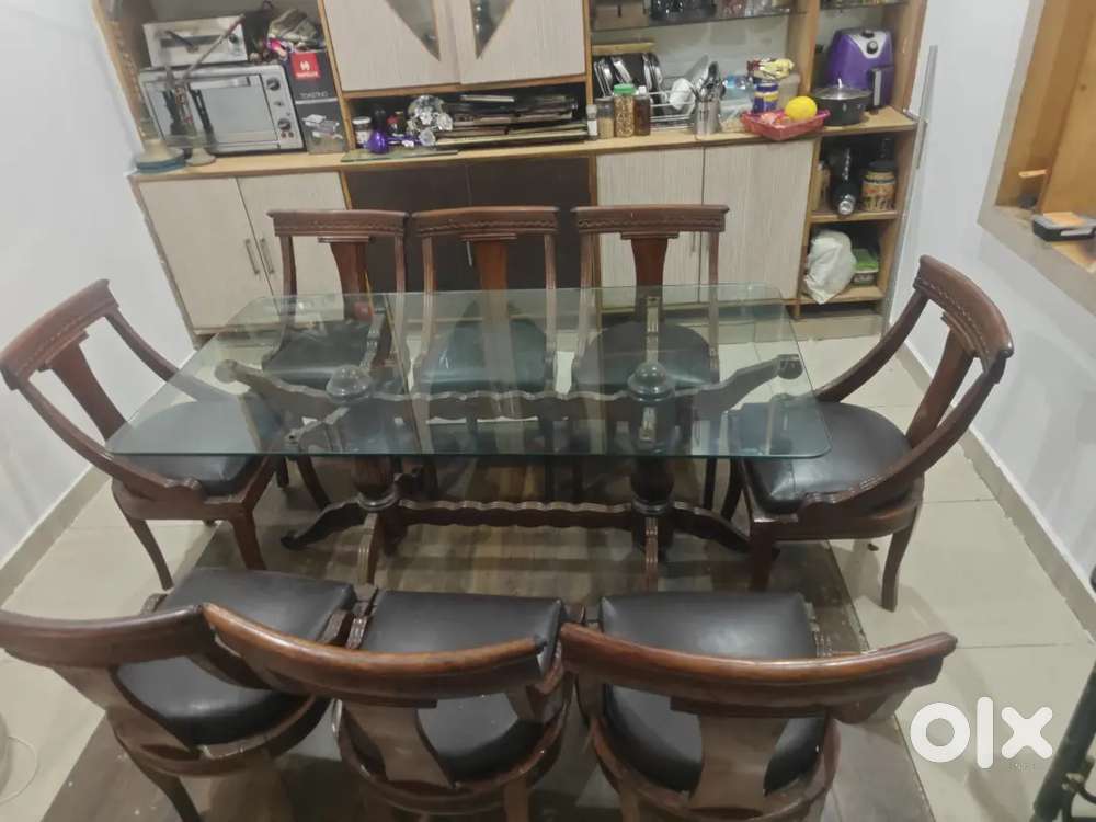 8 seater shesham dining table wooden carved in very good condition